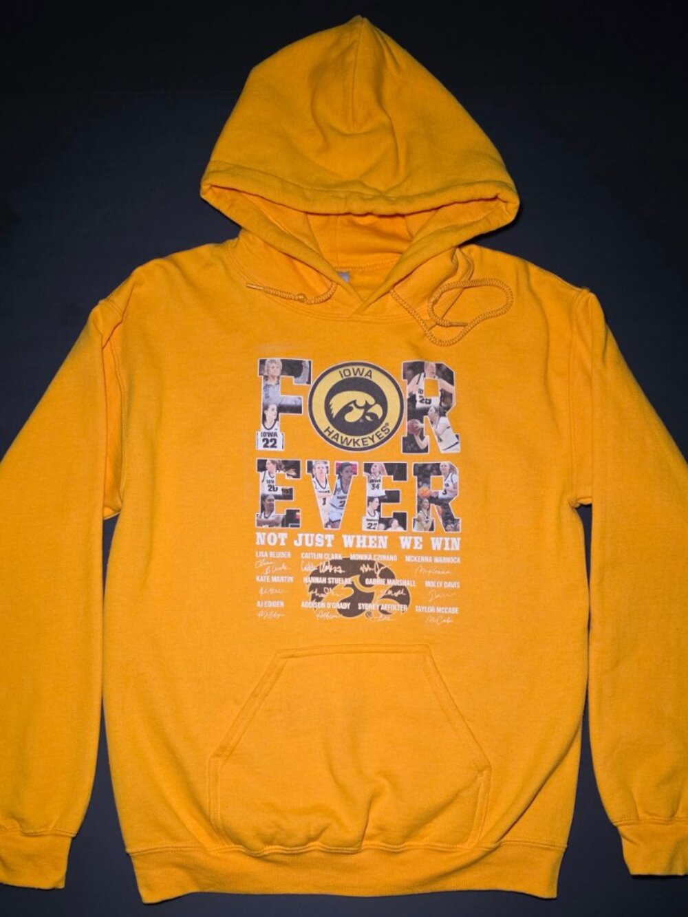 Gildan Iowa Hawkeyes Womens Basketball 2022 - 2023 Yellow Hoodie Size Small